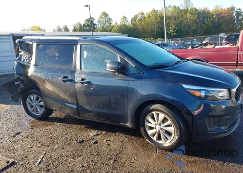 2016 Kia Sedona Lx z USA, uszkodzony, nr VIN KNDMB5C12G6090675
